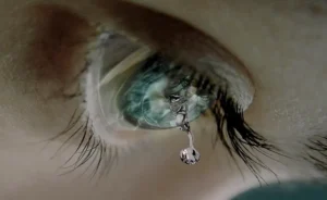 tears-dropping-from-crying-eye-cw4o9nwoh15iylc2